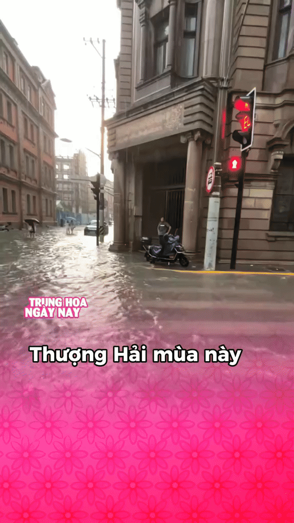 Cảnh tượng mưa ngập ở Thượng Hải khiến nhiều người giật mình, nhận xét: "Thật sự không tin nổi"- Ảnh 2. Cảnh tượng mưa ngập ở Thượng Hải khiến nhiều người giật mình, nhận xét: "Thật sự không tin nổi"- Ảnh 2.