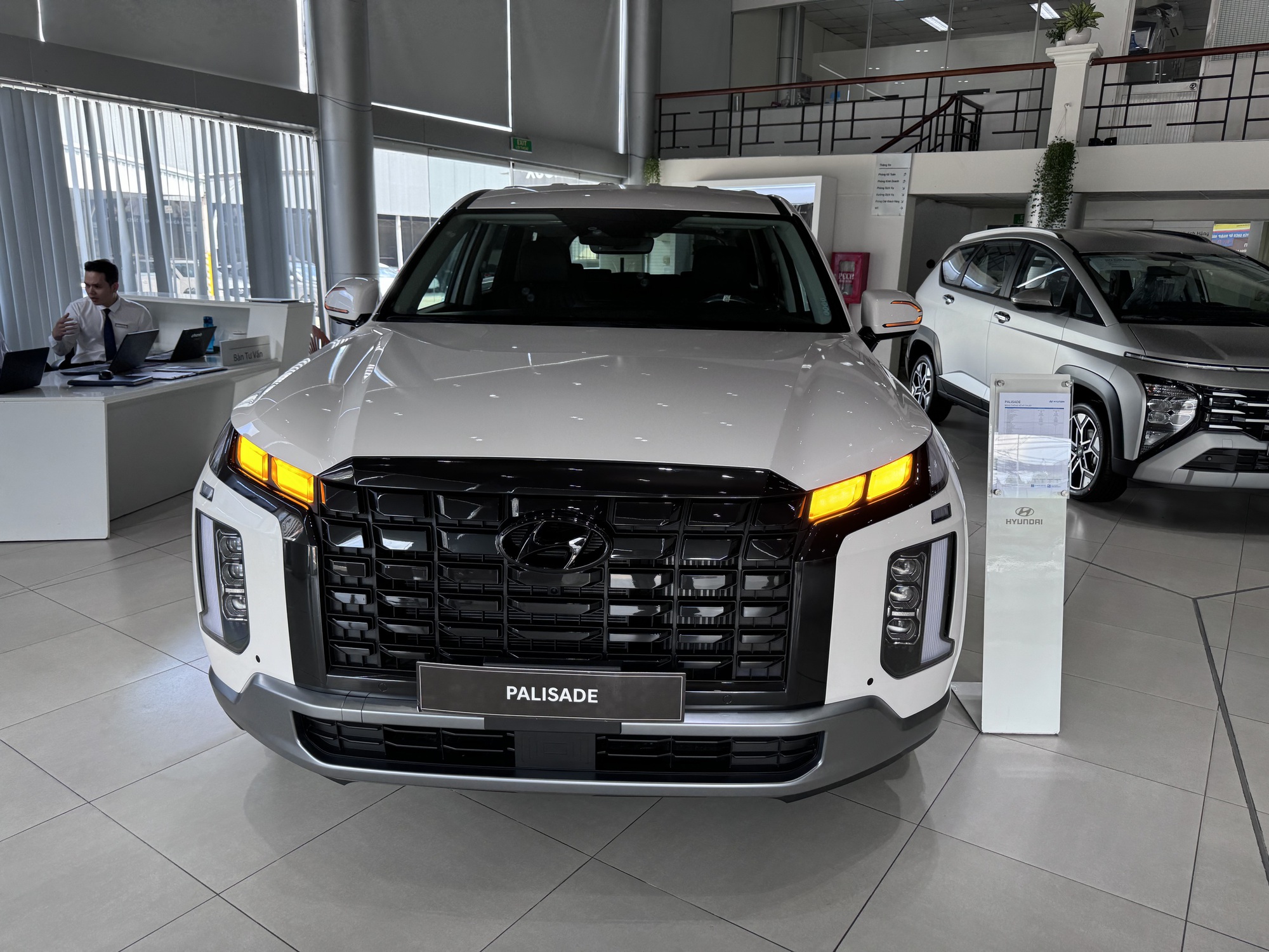 Tin tức giá xe ngày 13-10: Ô tô tồn kho cả trăm ngàn chiếc, có mẫu giảm giá tới 700 triệu đồng- Ảnh 2. Tin tức giá xe ngày 13-10: Ô tô tồn kho cả trăm ngàn chiếc, có mẫu giảm giá tới 700 triệu đồng- Ảnh 2.