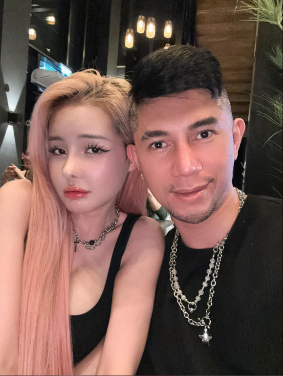 Ngân 98 và chiêu trò biến “thị phi” trở thành mô hình kinh doanh trong nền kinh tế chú ý- Ảnh 2. Ngân 98 và chiêu trò biến “thị phi” trở thành mô hình kinh doanh trong nền kinh tế chú ý- Ảnh 2.