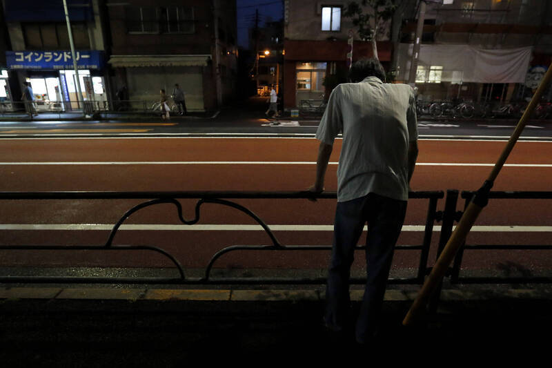 Cụ &ocirc;ng 80 tuổi 