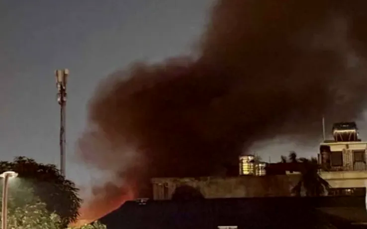 Hà Nội: Cháy lớn tại xưởng sản xuất pin và xe điện trên đường Nguyễn Khoái- Ảnh 1.