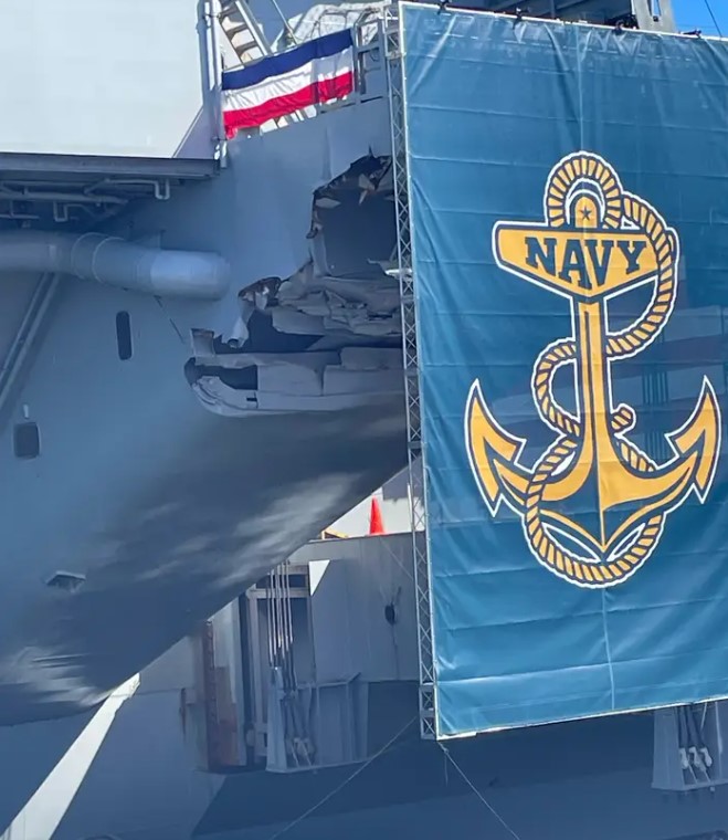 Tàu sân bay lộ 'vết sẹo 8 tháng chưa lành' - Ông Trump phát biểu ngay phía trước: Hải quân Mỹ nói sao?- Ảnh 2. Tàu sân bay lộ 'vết sẹo 8 tháng chưa lành' - Ông Trump phát biểu ngay phía trước: Hải quân Mỹ nói sao?- Ảnh 2.