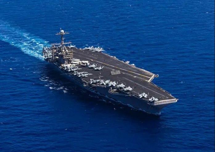 Tàu sân bay lộ 'vết sẹo 8 tháng chưa lành' - Ông Trump phát biểu ngay phía trước: Hải quân Mỹ nói sao?- Ảnh 4. Tàu sân bay lộ 'vết sẹo 8 tháng chưa lành' - Ông Trump phát biểu ngay phía trước: Hải quân Mỹ nói sao?- Ảnh 4.