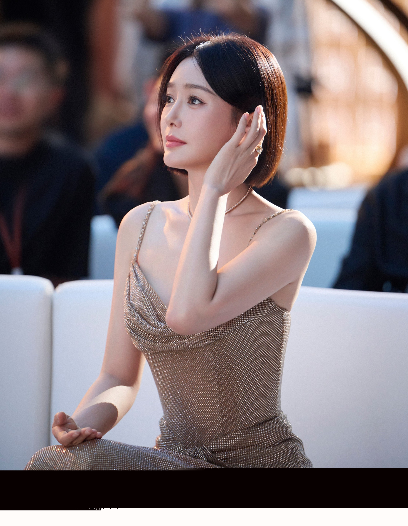 Vòng eo 'mỏng như tờ giấy A4' của Tần Lam- Ảnh 14.