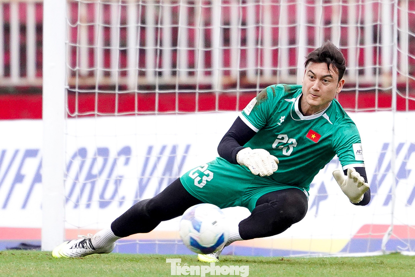 HLV Lê Huỳnh Đức chia sẻ gì với tiền đạo Tiến Linh trước trận lượt về gặp Nepal?!- Ảnh 7.