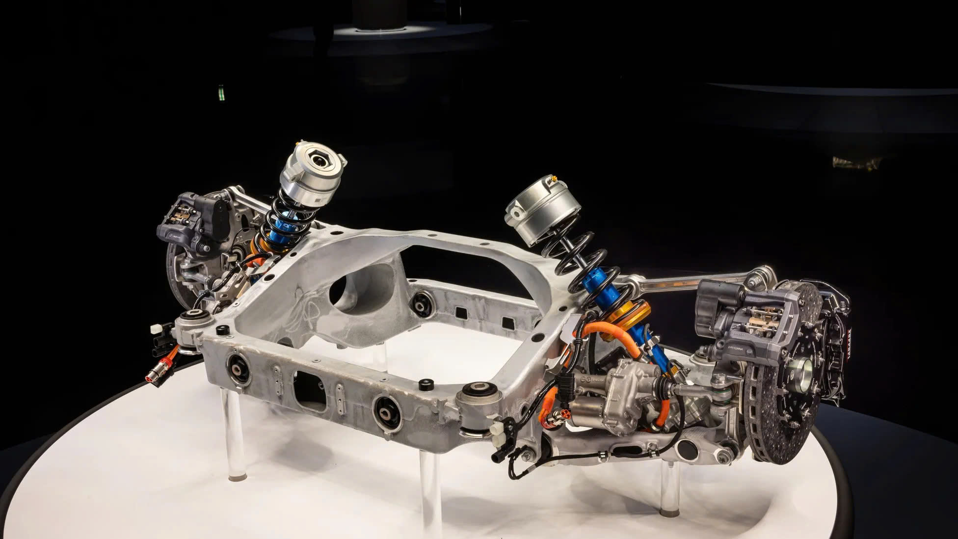 Ferrari Elettrica - Siêu xe điện hoàn toàn mới, 4 động cơ mạnh hơn 1.000 mã lực, tăng tốc 0-100km/h chỉ 2,5 giây, chạy 530km/sạc- Ảnh 4.