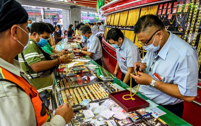 Giá vàng thế giới đã lên cao nhất mọi thời đại nhưng được dự báo sẽ tăng tiếp- Ảnh 1. Giá vàng thế giới đã lên cao nhất mọi thời đại nhưng được dự báo sẽ tăng tiếp- Ảnh 1.