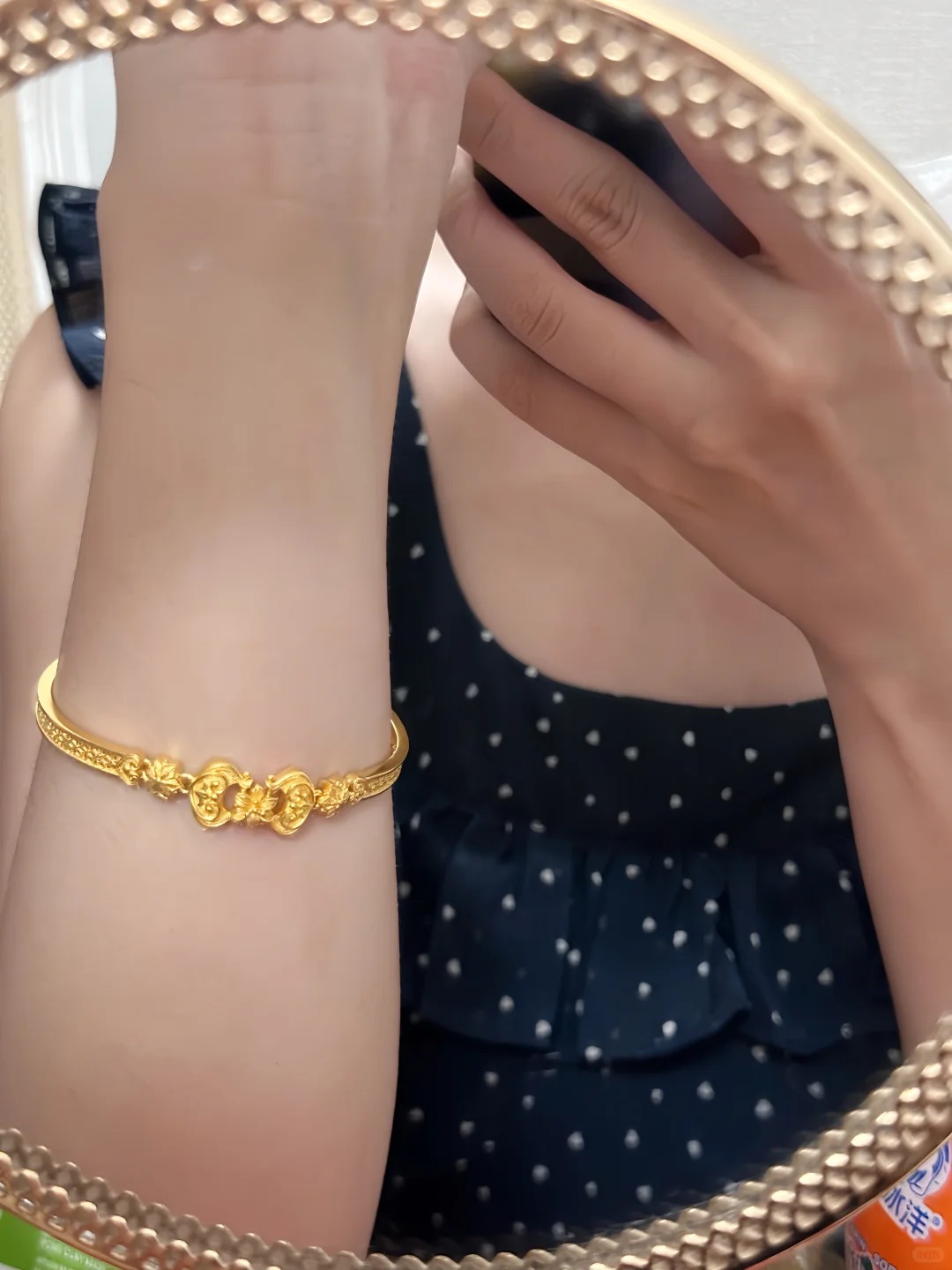 Có nên mua vòng tay vàng chế tác? Bạn cần cực kỳ chú ý điều này để tránh “sập bẫy”- Ảnh 1.