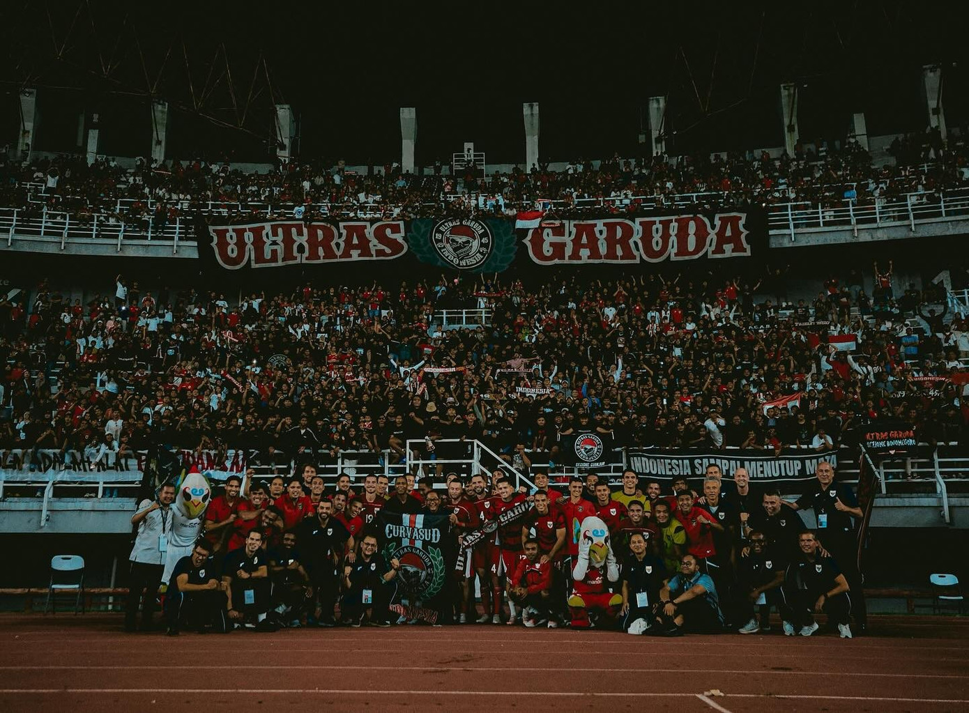 HLV Patrick Kluivert sắp chia tay đội tuyển Indonesia?- Ảnh 2. HLV Patrick Kluivert sắp chia tay đội tuyển Indonesia?- Ảnh 2.