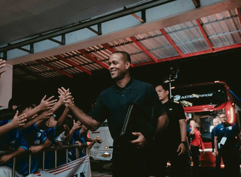 HLV Patrick Kluivert sắp chia tay đội tuyển Indonesia?- Ảnh 1. HLV Patrick Kluivert sắp chia tay đội tuyển Indonesia?- Ảnh 1.