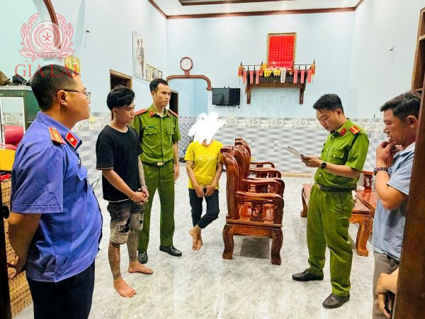 Gia Lai: Khám xét khẩn cấp, tạm giữ hình sự nam thanh niên sinh năm 2001- Ảnh 1.