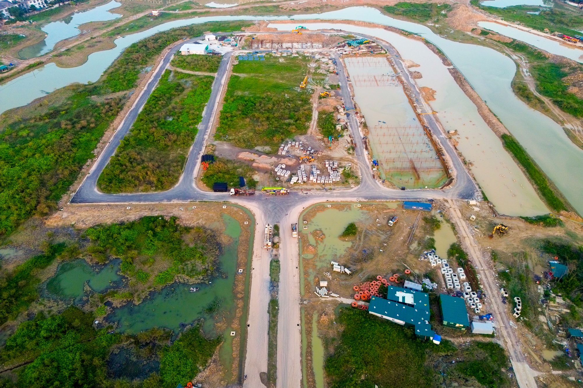 Toàn cảnh công viên rộng gần gấp 4 lần sân Mỹ Đình, nằm giữa khu nhà giàu đắt đỏ bậc nhất Hà Nội- Ảnh 5. Toàn cảnh công viên rộng gần gấp 4 lần sân Mỹ Đình, nằm giữa khu nhà giàu đắt đỏ bậc nhất Hà Nội- Ảnh 5.