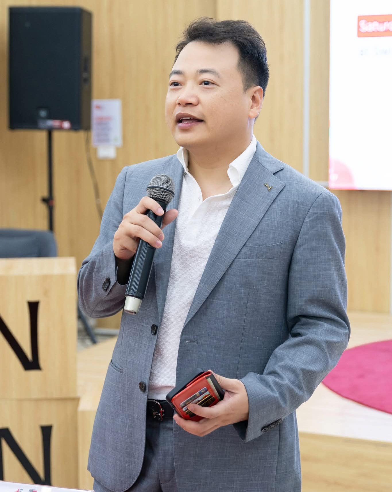 Toàn cảnh hệ sinh thái nghìn tỷ của Shark Nguyễn Hòa Bình trước khi bị bắt- Ảnh 1. Toàn cảnh hệ sinh thái nghìn tỷ của Shark Nguyễn Hòa Bình trước khi bị bắt- Ảnh 1.