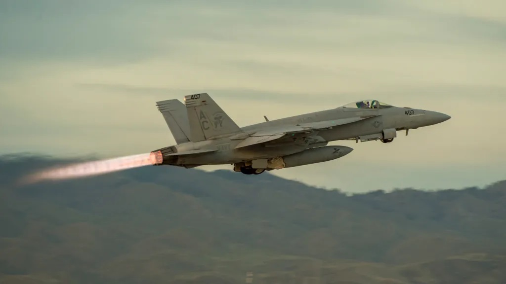 Lún sâu vào "vũng bùn" 88 chiếc F-35, đồng minh Mỹ bỏ thì dở mà giữ cũng không xong- Ảnh 3. Lún sâu vào "vũng bùn" 88 chiếc F-35, đồng minh Mỹ bỏ thì dở mà giữ cũng không xong- Ảnh 3.