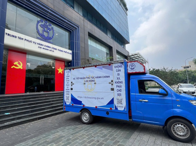 Từ hôm nay, Hà Nội giải quyết thủ tục đất đai, đăng ký định danh điện tử VNeID trên xe lưu động - Ảnh 2. Từ hôm nay, Hà Nội giải quyết thủ tục đất đai, đăng ký định danh điện tử VNeID trên xe lưu động - Ảnh 2.
