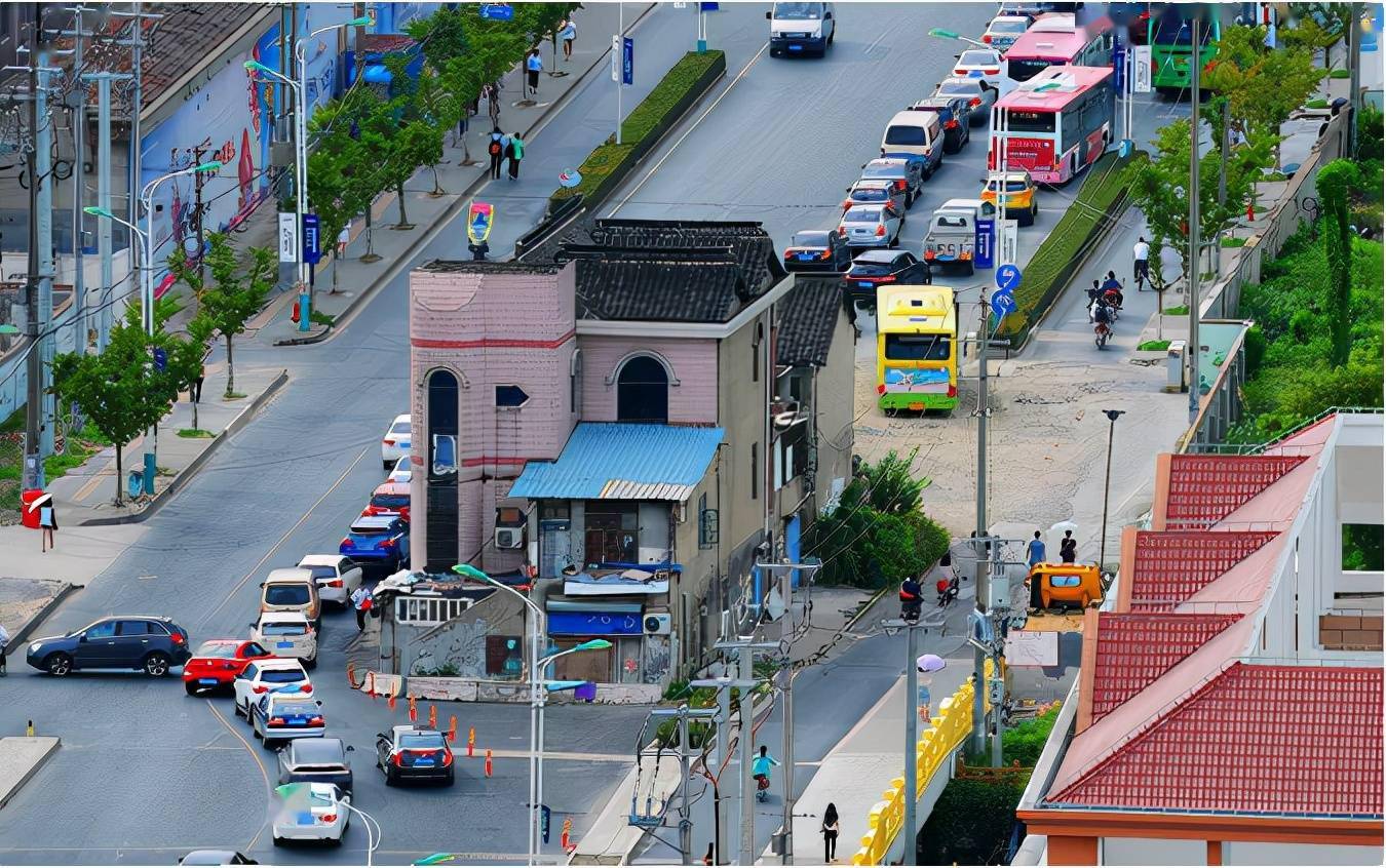 Đòi 350 tỷ và 6 căn nhà, chê 10 tỷ tiền đền bù, chủ nhân ngôi nhà 3 tầng "lỗ đậm" sau 14 năm: Cái kết ngậm ngùi- Ảnh 2. Đòi 350 tỷ và 6 căn nhà, chê 10 tỷ tiền đền bù, chủ nhân ngôi nhà 3 tầng "lỗ đậm" sau 14 năm: Cái kết ngậm ngùi- Ảnh 2.