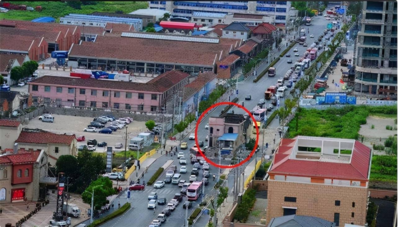 Đòi 350 tỷ và 6 căn nhà, chê 10 tỷ tiền đền bù, chủ nhân ngôi nhà 3 tầng "lỗ đậm" sau 14 năm: Cái kết ngậm ngùi- Ảnh 5. Đòi 350 tỷ và 6 căn nhà, chê 10 tỷ tiền đền bù, chủ nhân ngôi nhà 3 tầng "lỗ đậm" sau 14 năm: Cái kết ngậm ngùi- Ảnh 5.