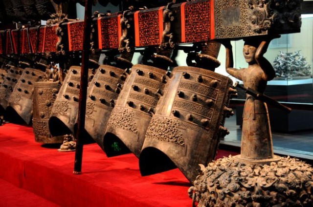 Đào thuỷ mộ 2.500 tuổi, phát hiện hài cốt 21 mỹ nhân vây quanh quan tài 7 tấn và kho báu nguyên vẹn "không thể sao chép"- Ảnh 3.