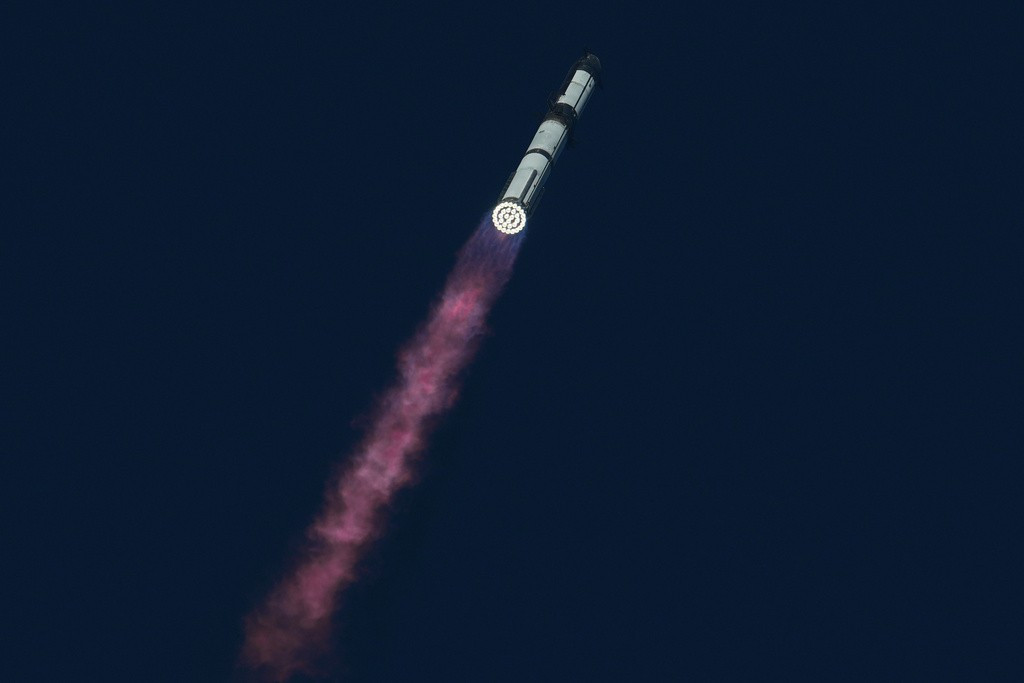 SpaceX phóng tên lửa lớn nhất lịch sử lên vũ trụ- Ảnh 3. SpaceX phóng tên lửa lớn nhất lịch sử lên vũ trụ- Ảnh 3.