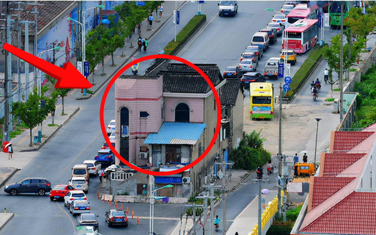 Đòi 350 tỷ và 6 căn nhà, chê 10 tỷ tiền đền bù, chủ nhân ngôi nhà 3 tầng "lỗ đậm" sau 14 năm: Cái kết ngậm ngùi- Ảnh 1. Đòi 350 tỷ và 6 căn nhà, chê 10 tỷ tiền đền bù, chủ nhân ngôi nhà 3 tầng "lỗ đậm" sau 14 năm: Cái kết ngậm ngùi- Ảnh 1.