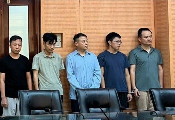 Danh tính 9 đồng phạm của Shark Bình- Ảnh 1.