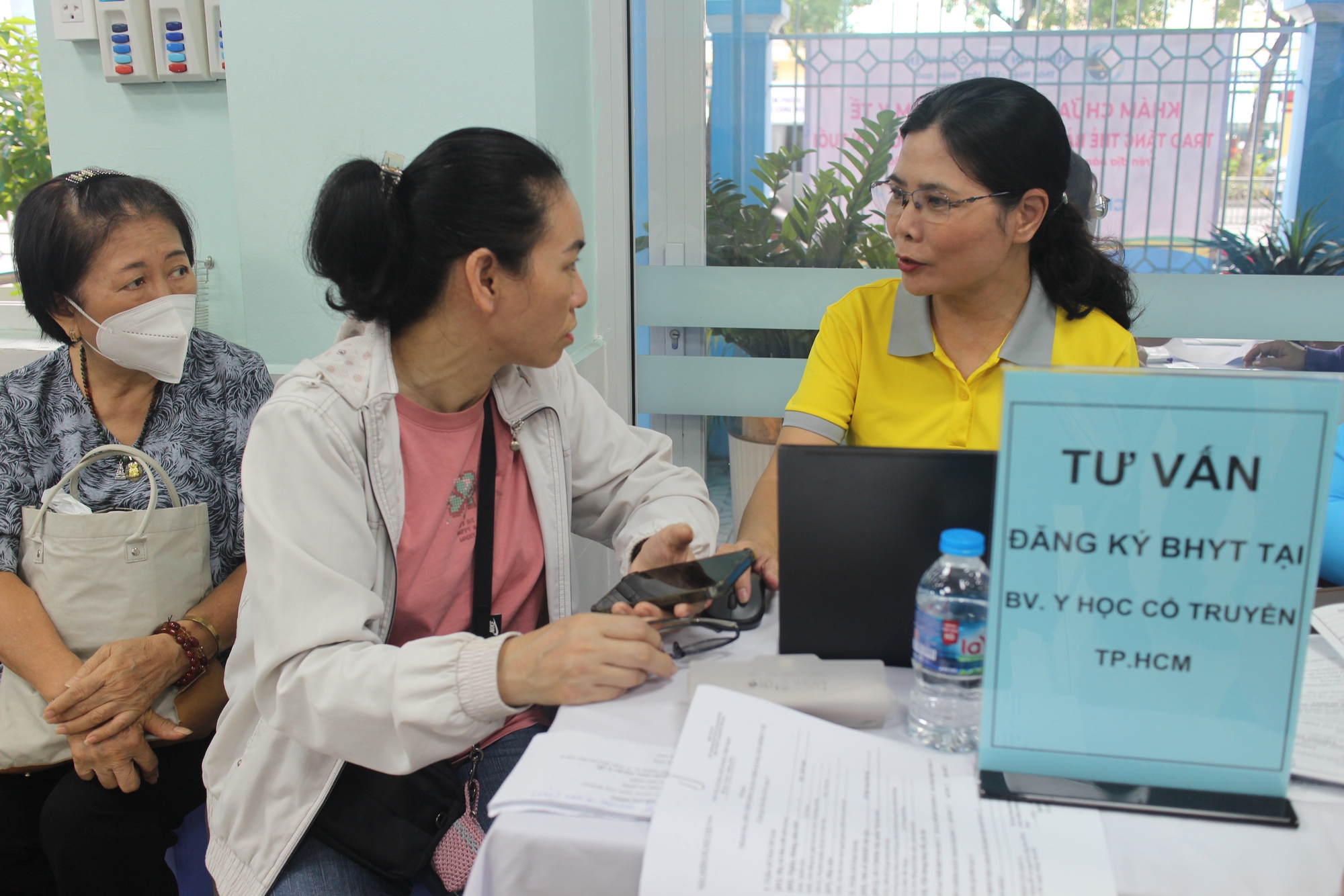 Người dân ở TP HCM có thể khám chữa bệnh BHYT tại Hà Nội?- Ảnh 1. Người dân ở TP HCM có thể khám chữa bệnh BHYT tại Hà Nội?- Ảnh 1.