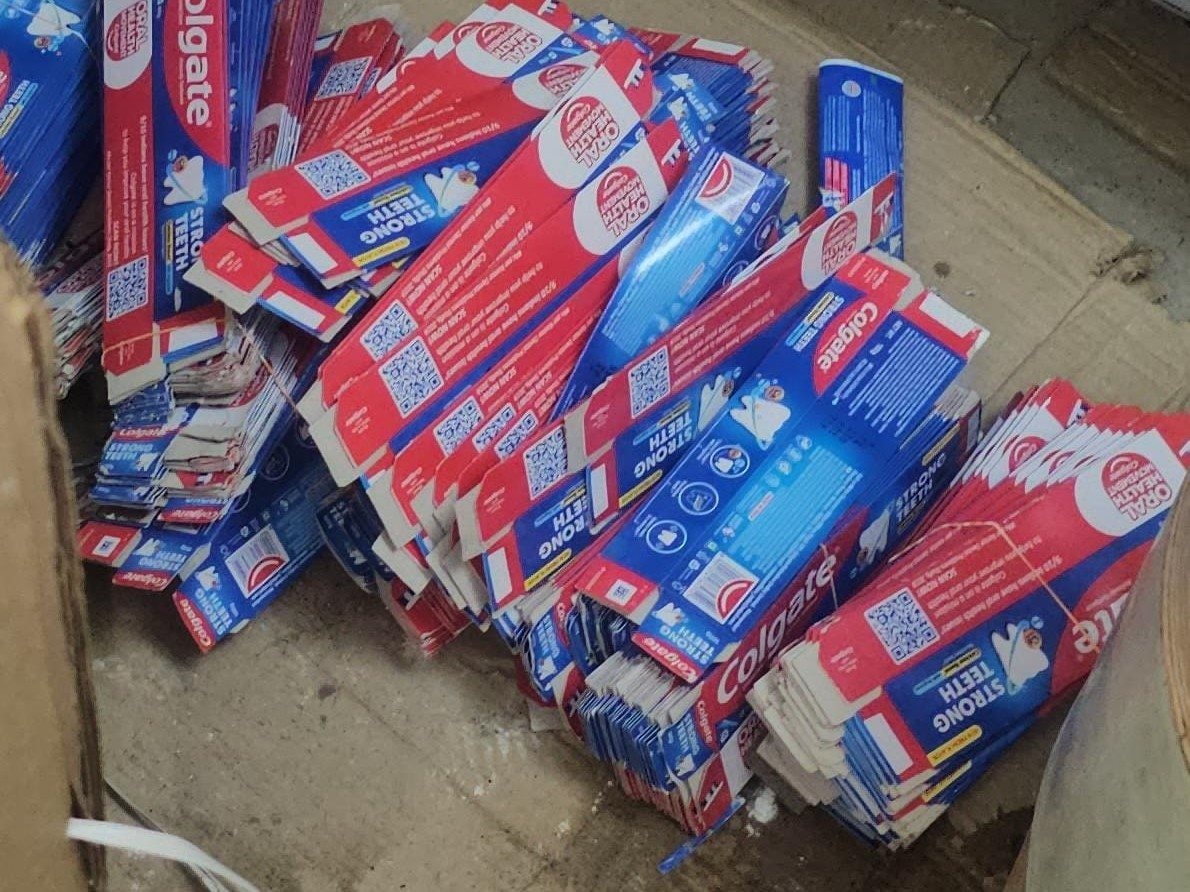 Đột kích một nhà máy, công an triệt phá đường dây sản xuất kem đánh răng Colgate giả quy mô lớn, tịch thu loạt máy móc và hóa chất kém chất lượng - Ảnh 1. Đột kích một nhà máy, công an triệt phá đường dây sản xuất kem đánh răng Colgate giả quy mô lớn, tịch thu loạt máy móc và hóa chất kém chất lượng - Ảnh 1.