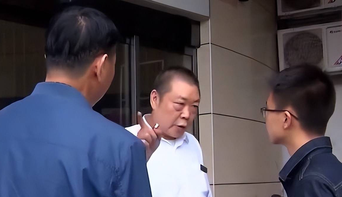 Cha mẹ sang tên nhà cho 2 anh trai, con trai út tức giận 6 năm không về nhà, cha qua đời cũng chẳng một lời hỏi thăm- Ảnh 2. Cha mẹ sang tên nhà cho 2 anh trai, con trai út tức giận 6 năm không về nhà, cha qua đời cũng chẳng một lời hỏi thăm- Ảnh 2.