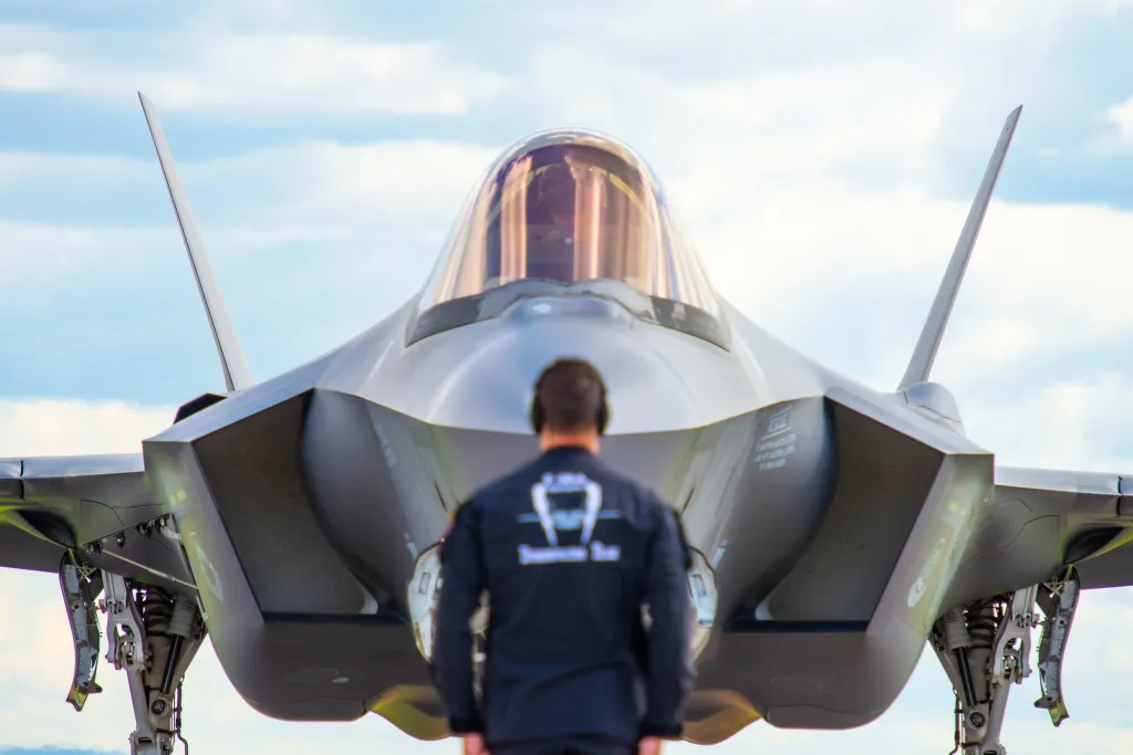 Lún sâu vào "vũng bùn" 88 chiếc F-35, đồng minh Mỹ bỏ thì dở mà giữ cũng không xong- Ảnh 2. Lún sâu vào "vũng bùn" 88 chiếc F-35, đồng minh Mỹ bỏ thì dở mà giữ cũng không xong- Ảnh 2.