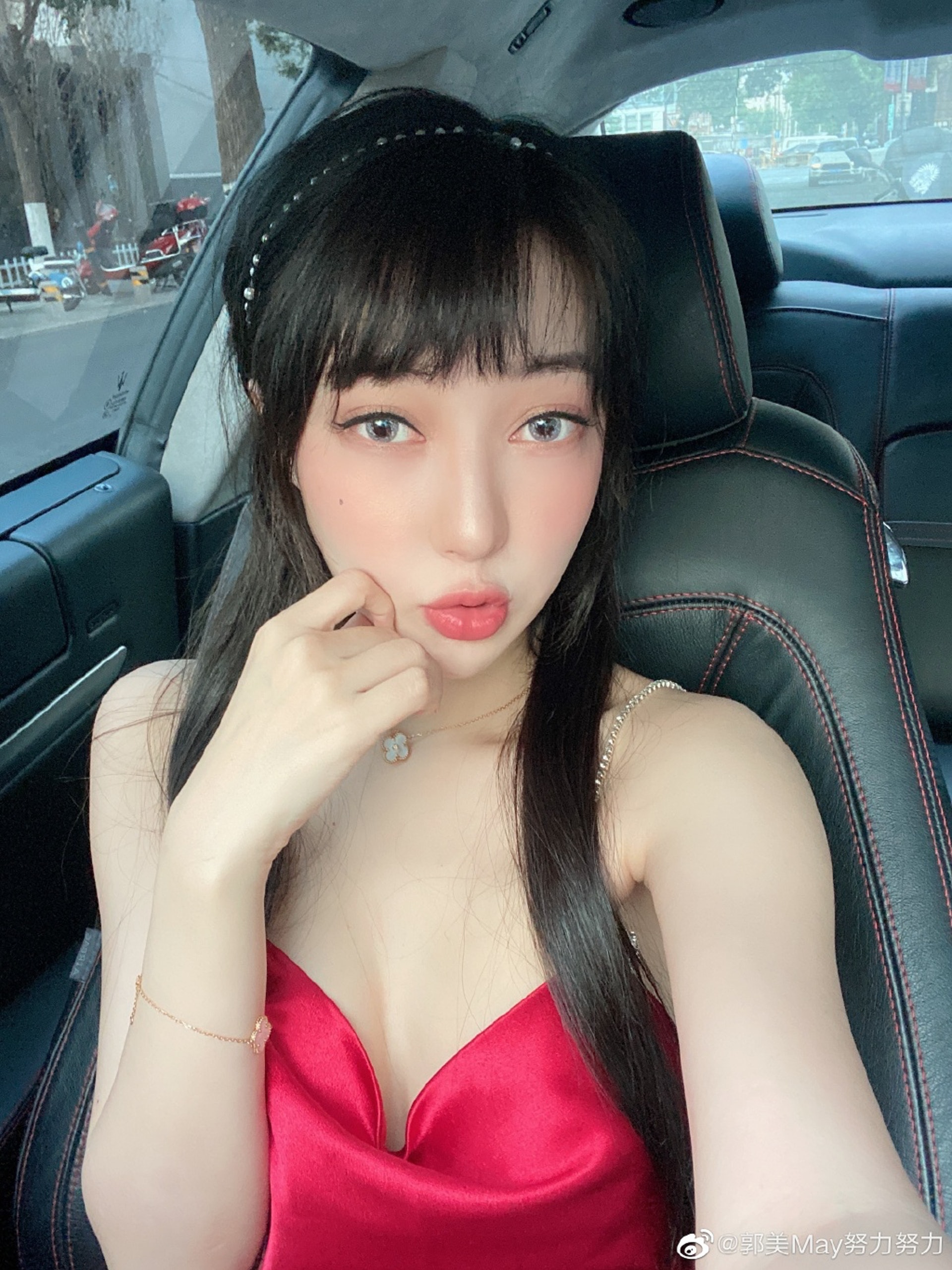 Sao nữ 9X bị bắt vì sản xuất thuốc giảm cân chứa chất cấm: Hai lần ngồi tù, biết sai nhưng vẫn làm- Ảnh 1. Sao nữ 9X bị bắt vì sản xuất thuốc giảm cân chứa chất cấm: Hai lần ngồi tù, biết sai nhưng vẫn làm- Ảnh 1.
