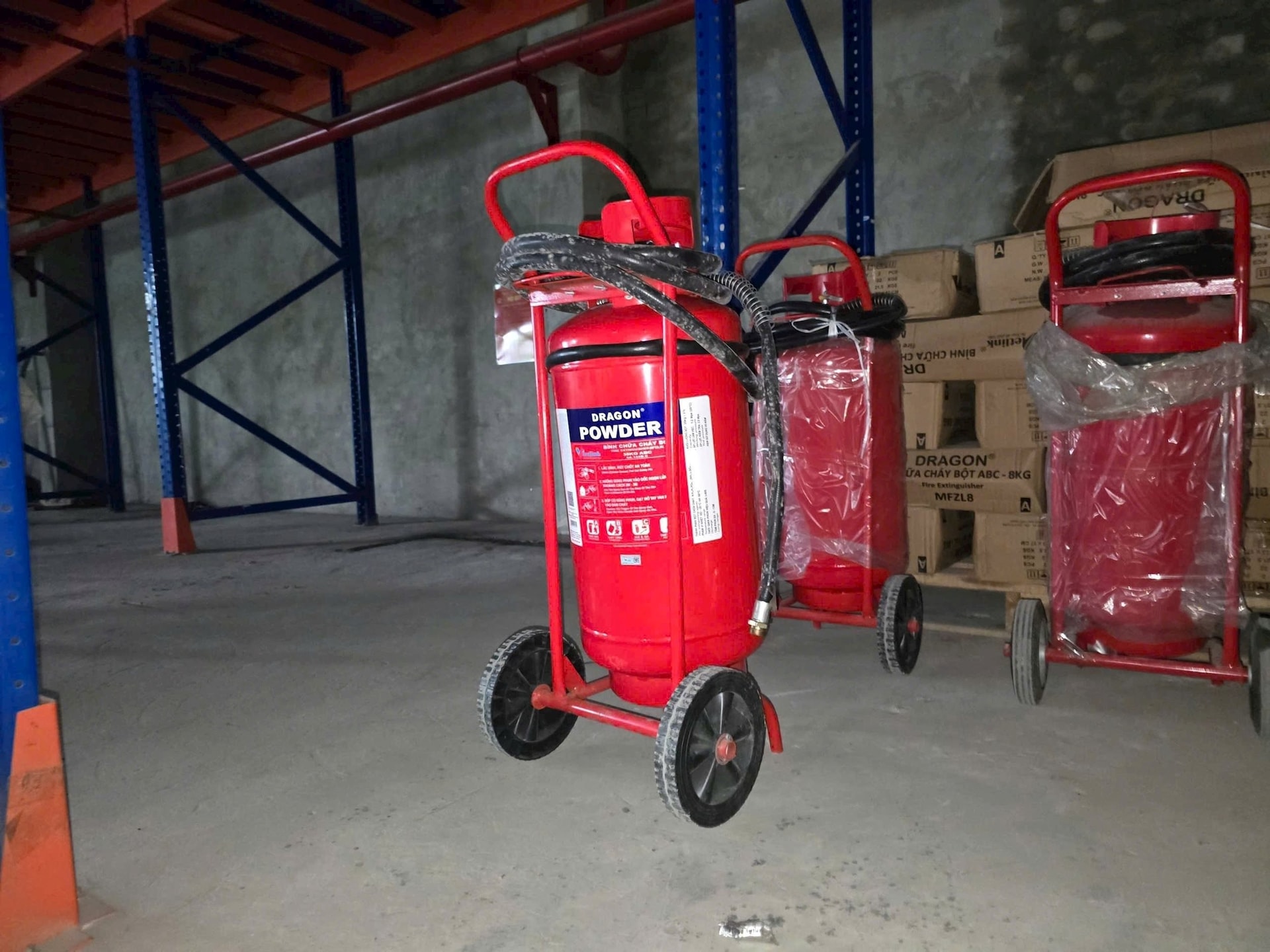 Điều tra công ty sản xuất 3 triệu bình chữa cháy giả, doanh thu 1.000 tỷ đồng, gây hoạ trong các vụ cháy gần đây - Ảnh 1. Điều tra công ty sản xuất 3 triệu bình chữa cháy giả, doanh thu 1.000 tỷ đồng, gây hoạ trong các vụ cháy gần đây - Ảnh 1.