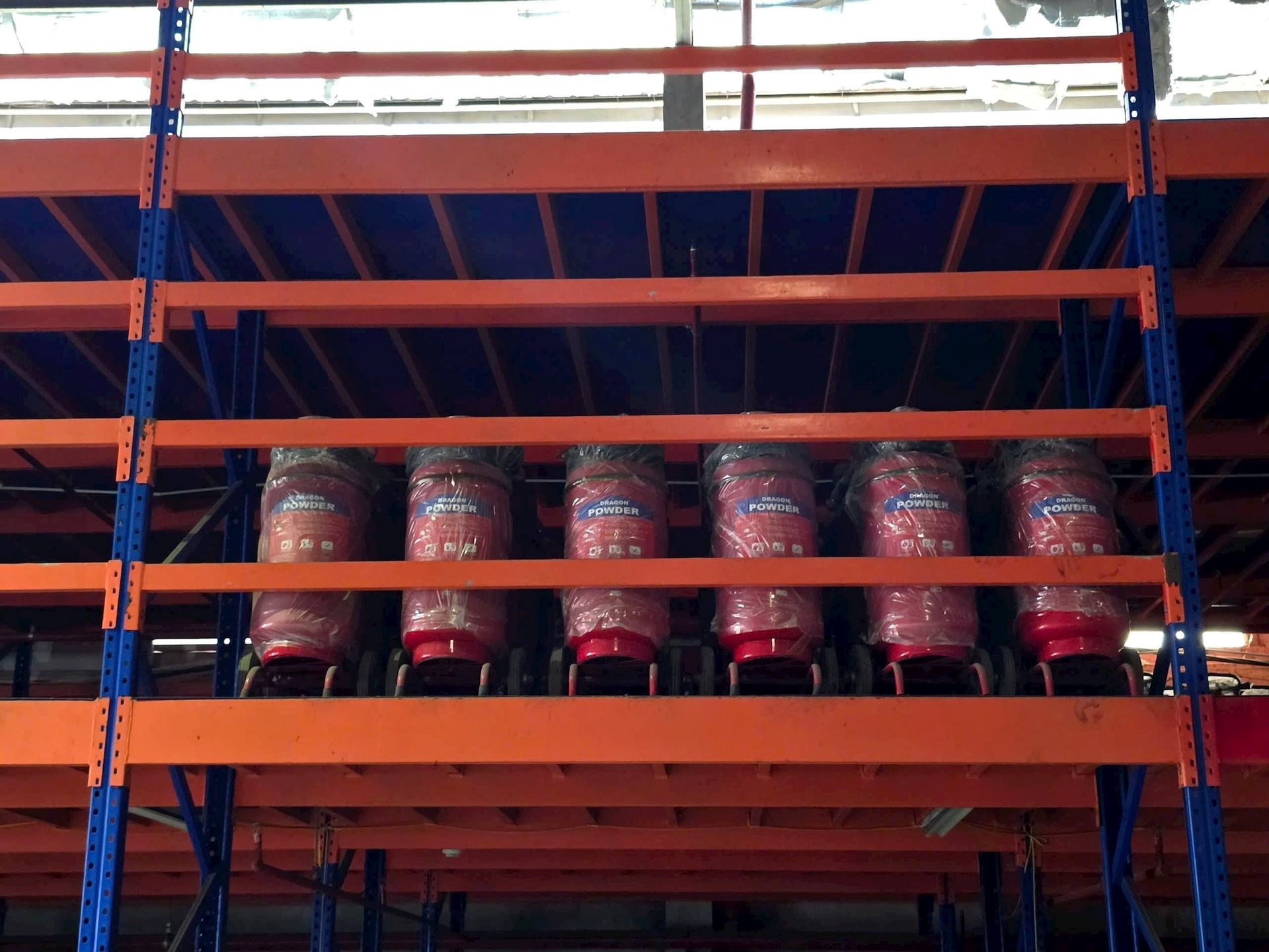 Điều tra công ty sản xuất 3 triệu bình chữa cháy giả, doanh thu 1.000 tỷ đồng, gây hoạ trong các vụ cháy gần đây - Ảnh 4. Điều tra công ty sản xuất 3 triệu bình chữa cháy giả, doanh thu 1.000 tỷ đồng, gây hoạ trong các vụ cháy gần đây - Ảnh 4.