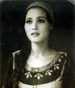 Tình hình nữ NSND là "mỹ nhân đẹp nhất thập kỷ" bị ung thư: Sống lạc quan, tươi trẻ dù tóc bạc trắng- Ảnh 1. Tình hình nữ NSND là "mỹ nhân đẹp nhất thập kỷ" bị ung thư: Sống lạc quan, tươi trẻ dù tóc bạc trắng- Ảnh 1.