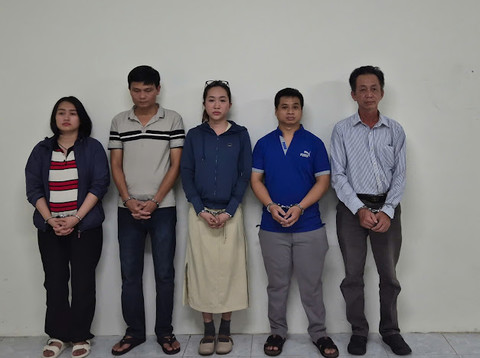 Bắt tạm giam bác sĩ Bùi Đức Nhiên và điều dưỡng Phạm Thị Quyên- Ảnh 1.