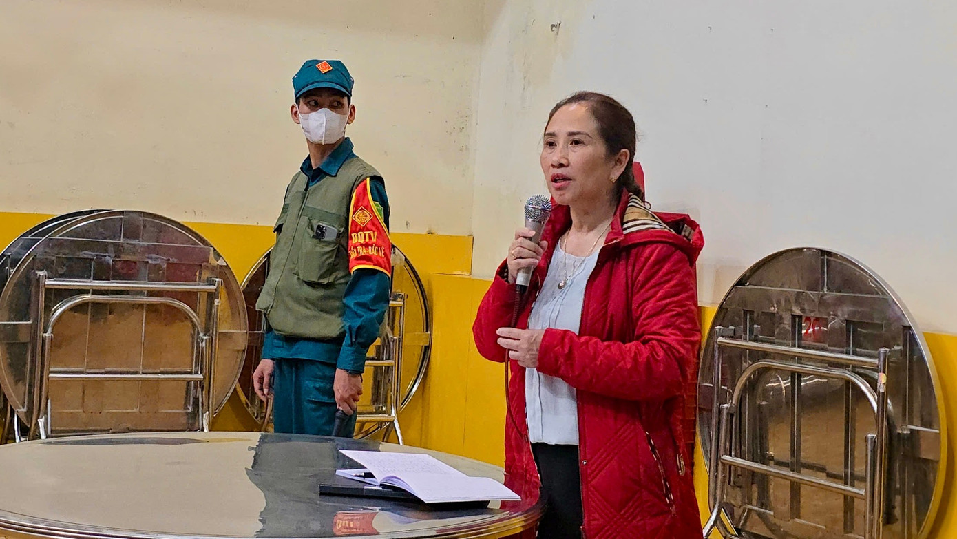 Vụ dân tố 'thực phẩm bẩn' tuồn vào trường học: Tiếp tục đình chỉ công tác hiệu trưởng- Ảnh 3.