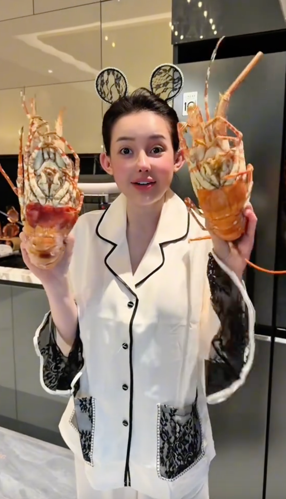 B&ecirc;n trong penthouse 80 tỷ vừa bị kh&aacute;m x&eacute;t của Ng&acirc;n 98 - Lương Bằng Quang- Ảnh 7.