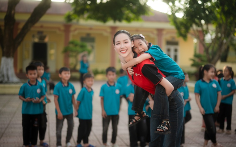 Hoa Hậu Bảo Ngọc “giao nắng, chuyển yêu thương” đến trẻ em vùng lũ tại Lạng Sơn và Quảng Ninh- Ảnh 1. Hoa Hậu Bảo Ngọc “giao nắng, chuyển yêu thương” đến trẻ em vùng lũ tại Lạng Sơn và Quảng Ninh- Ảnh 1.