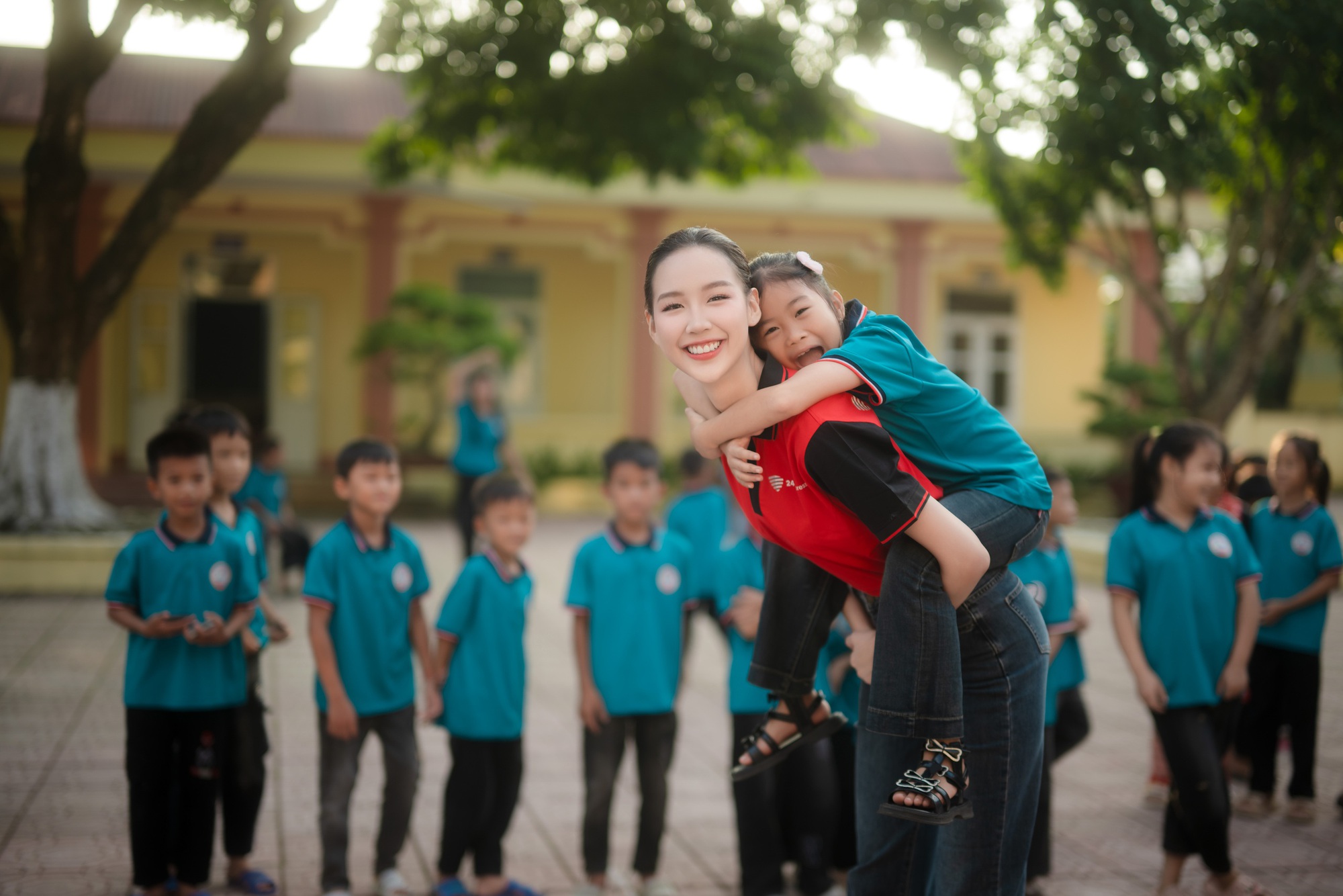 Hoa Hậu Bảo Ngọc “giao nắng, chuyển yêu thương” đến trẻ em vùng lũ tại Lạng Sơn và Quảng Ninh- Ảnh 6. Hoa Hậu Bảo Ngọc “giao nắng, chuyển yêu thương” đến trẻ em vùng lũ tại Lạng Sơn và Quảng Ninh- Ảnh 6.