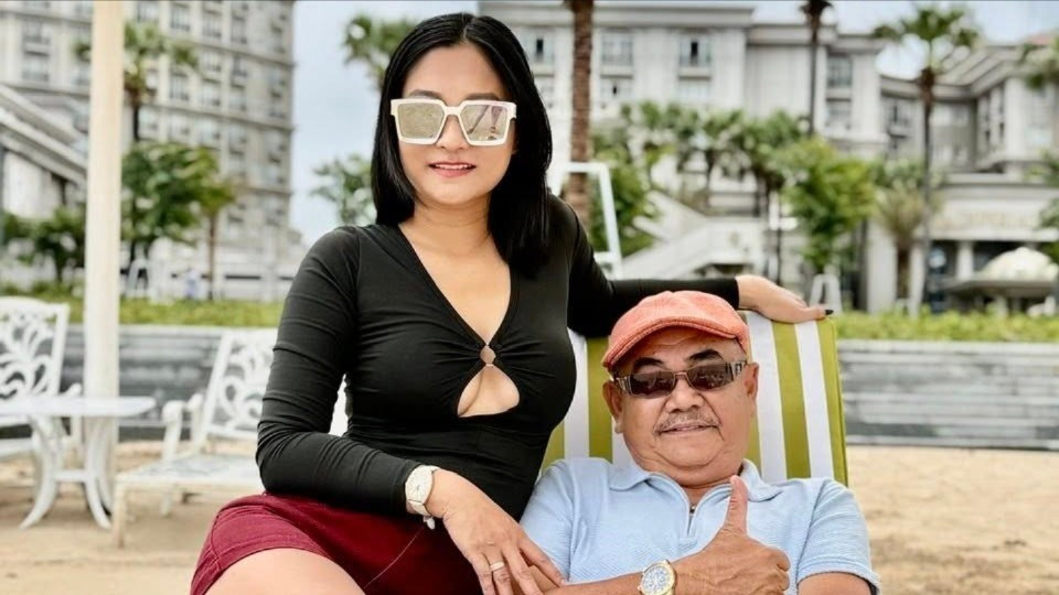 NSND Việt Anh và bạn gái đã kết hôn- Ảnh 1. NSND Việt Anh và bạn gái đã kết hôn- Ảnh 1.