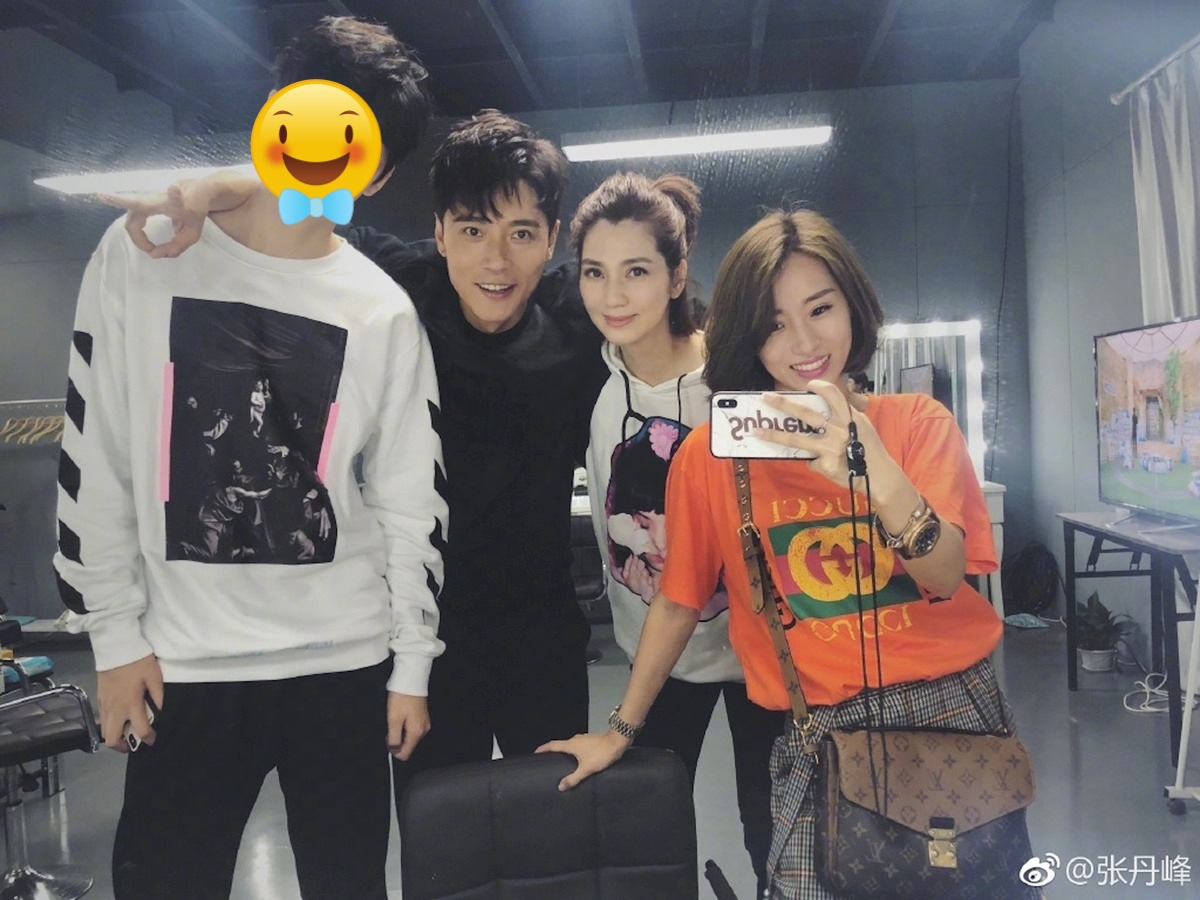 Bắt tại trận "chồng trẻ" của mỹ nhân showbiz vào nhà nghỉ với trợ lý- Ảnh 1. Bắt tại trận "chồng trẻ" của mỹ nhân showbiz vào nhà nghỉ với trợ lý- Ảnh 1.