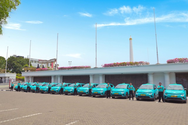 Tỷ phú Phạm Nhật Vượng đưa Green SM đến thành phố 3,8 triệu phương tiện, phủ sóng quốc gia 284 triệu dân - Ảnh 1. Tỷ phú Phạm Nhật Vượng đưa Green SM đến thành phố 3,8 triệu phương tiện, phủ sóng quốc gia 284 triệu dân - Ảnh 1.