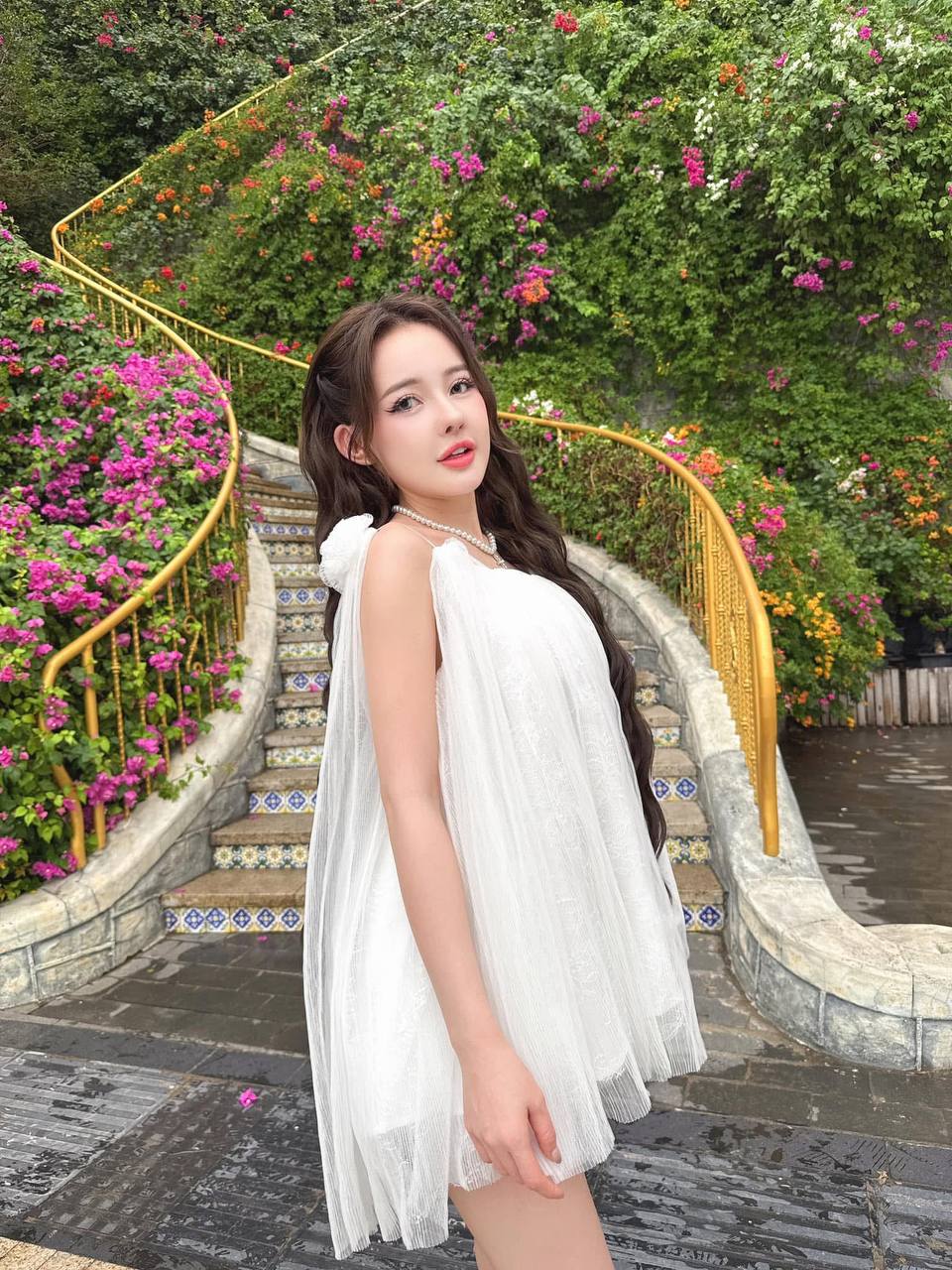 Ngân 98 luôn cố tình hở bạo, phản cảm quá đà- Ảnh 14. Ngân 98 luôn cố tình hở bạo, phản cảm quá đà- Ảnh 14.