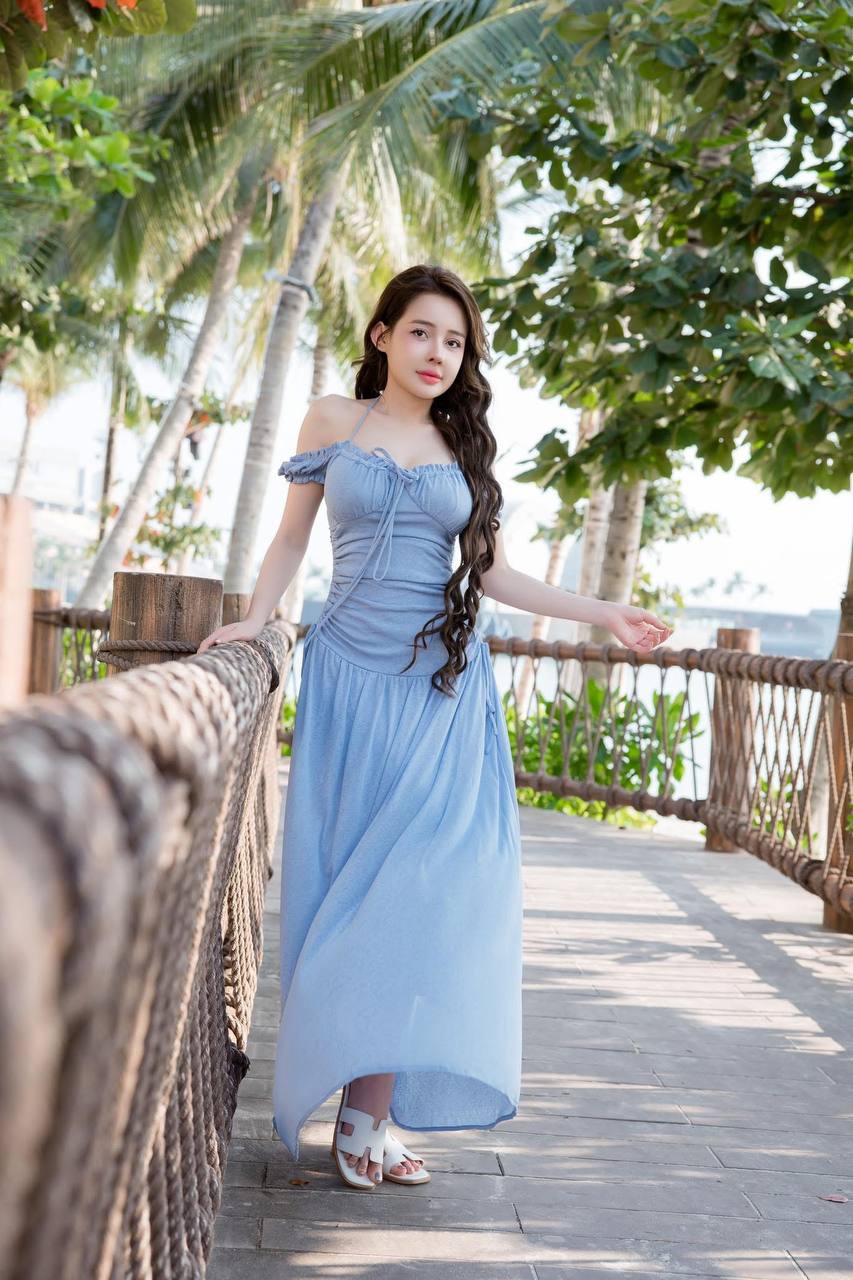 Ngân 98 luôn cố tình hở bạo, phản cảm quá đà- Ảnh 16. Ngân 98 luôn cố tình hở bạo, phản cảm quá đà- Ảnh 16.
