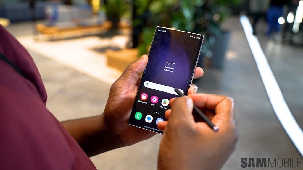 Cây bút công nghệ: "Từ chối mua S25 Ultra, tôi dùng mẫu máy đời cũ này của Samsung 3 năm chưa chán"- Ảnh 1. Cây bút công nghệ: "Từ chối mua S25 Ultra, tôi dùng mẫu máy đời cũ này của Samsung 3 năm chưa chán"- Ảnh 1.