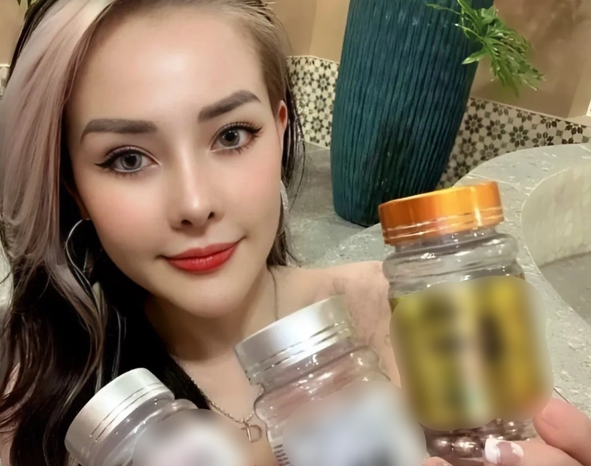 Toàn bộ cảnh Ngân 98 bị bắt trên đường được camera nhà dân ghi lại, hình ảnh cuối như thế này sao?- Ảnh 8. Toàn bộ cảnh Ngân 98 bị bắt trên đường được camera nhà dân ghi lại, hình ảnh cuối như thế này sao?- Ảnh 8.