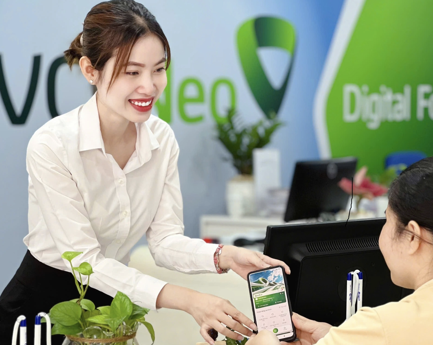 Sau chuyển giao bắt buộc, một ngân hàng đóng cửa 1/4 số chi nhánh- Ảnh 1. Sau chuyển giao bắt buộc, một ngân hàng đóng cửa 1/4 số chi nhánh- Ảnh 1.