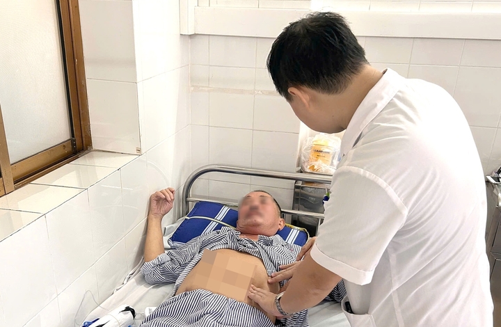 Đau bụng quanh rốn, đi khám phát hiện mắc hai loại ung thư- Ảnh 1. Đau bụng quanh rốn, đi khám phát hiện mắc hai loại ung thư- Ảnh 1.
