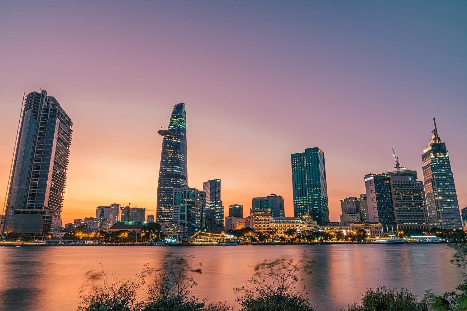 Chuyên gia quốc tế chỉ ra thời điểm Việt Nam sẽ vượt Thái Lan, trở thành nền kinh tế lớn thứ 32 trên thế giới- Ảnh 1. Chuyên gia quốc tế chỉ ra thời điểm Việt Nam sẽ vượt Thái Lan, trở thành nền kinh tế lớn thứ 32 trên thế giới- Ảnh 1.