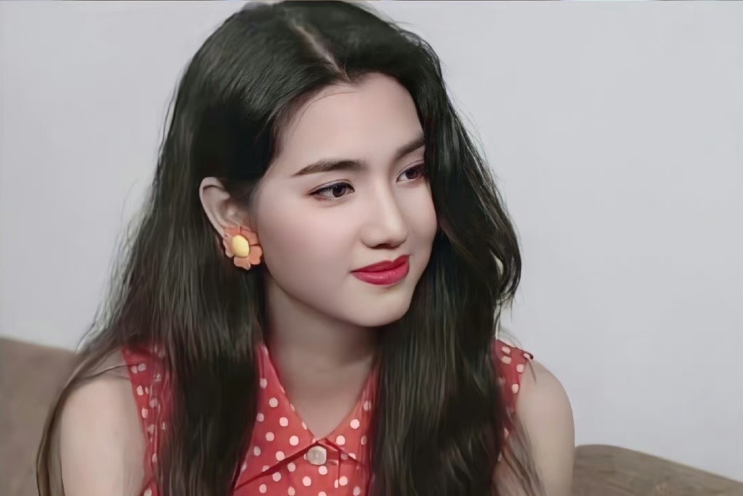Bắt tại trận "chồng trẻ" của mỹ nhân showbiz vào nhà nghỉ với trợ lý- Ảnh 5. Bắt tại trận "chồng trẻ" của mỹ nhân showbiz vào nhà nghỉ với trợ lý- Ảnh 5.