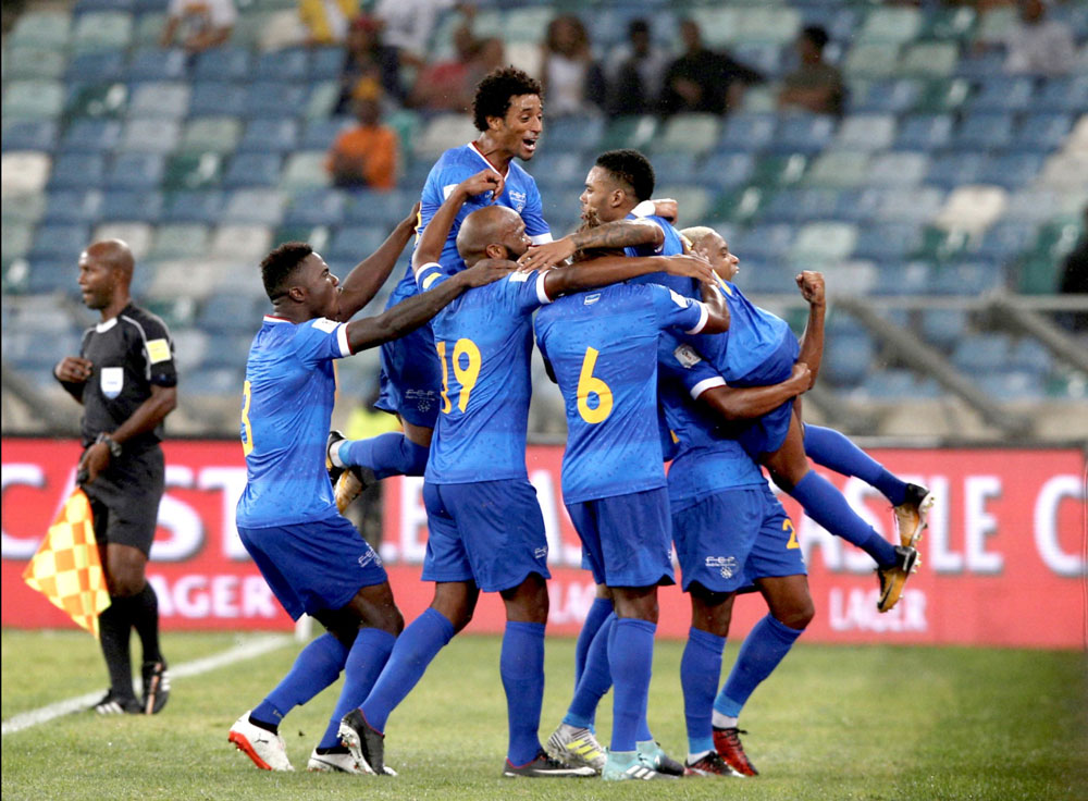 Nghị lực phi thường của 2 tân binh World Cup- Ảnh 1.